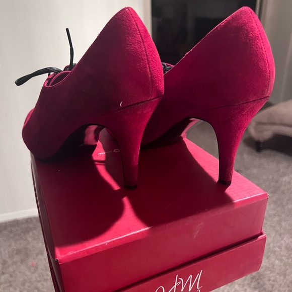 Red high heels - Picture 3 of 7